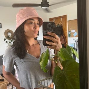 Zyia pink bucket hat